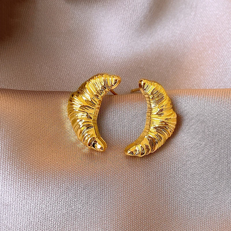 Vintage Gold Color Metal Croissant Earrings for Women Girls Texture Moon Shape Ear Studs Fashion Y2K Jewelry Party Gifts