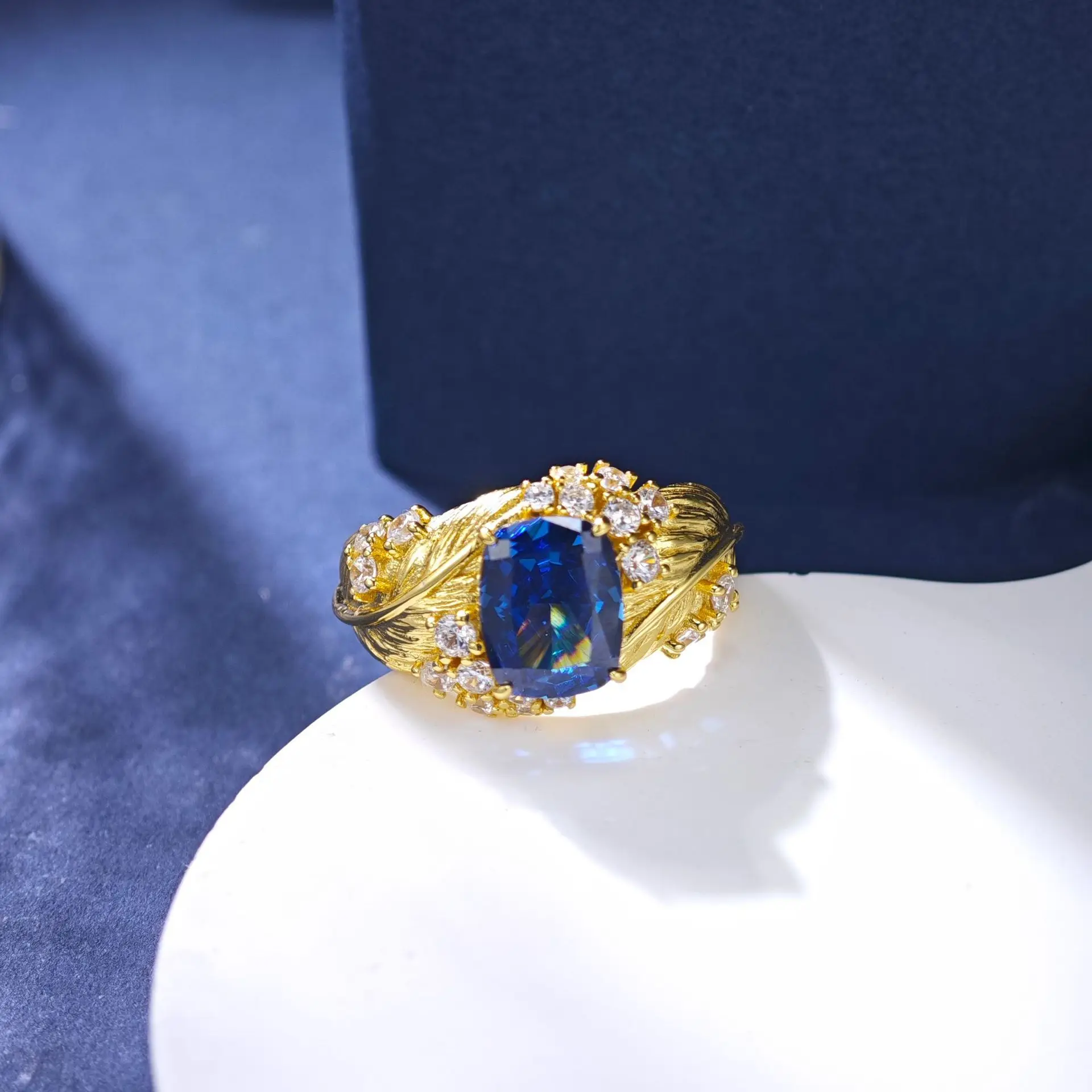 Noble AU750 gold ring female carved gold feather royal real gold sapphire ring female 3 carat retro light luxury diamond ring