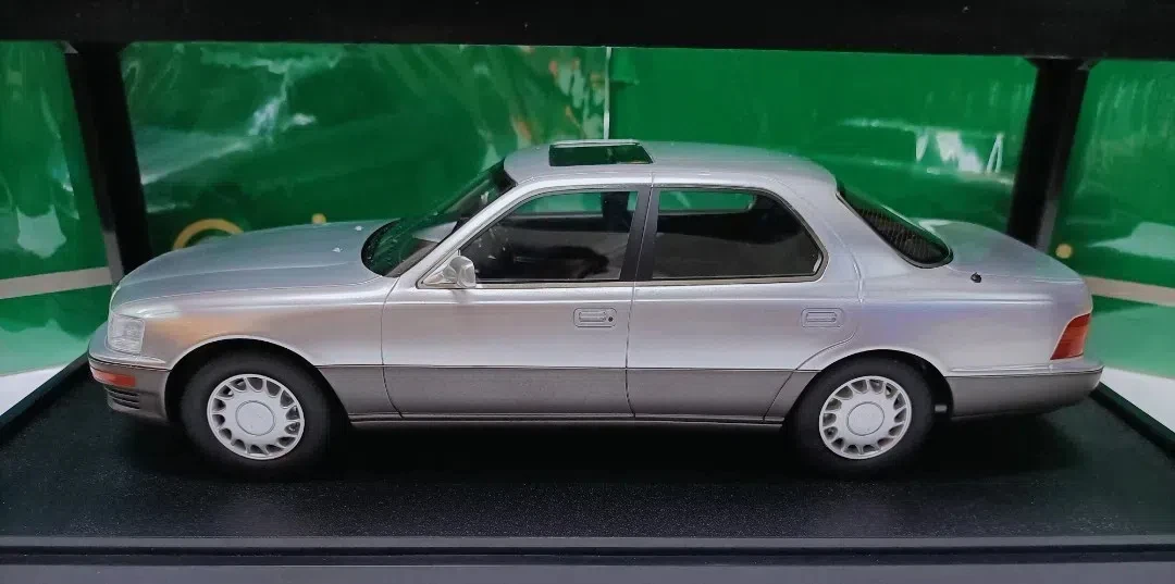 Cult 1:18 LS400 3.0 1994 Silver Simulation Limited Edition Resin Metal Static Car Model Toy Gift