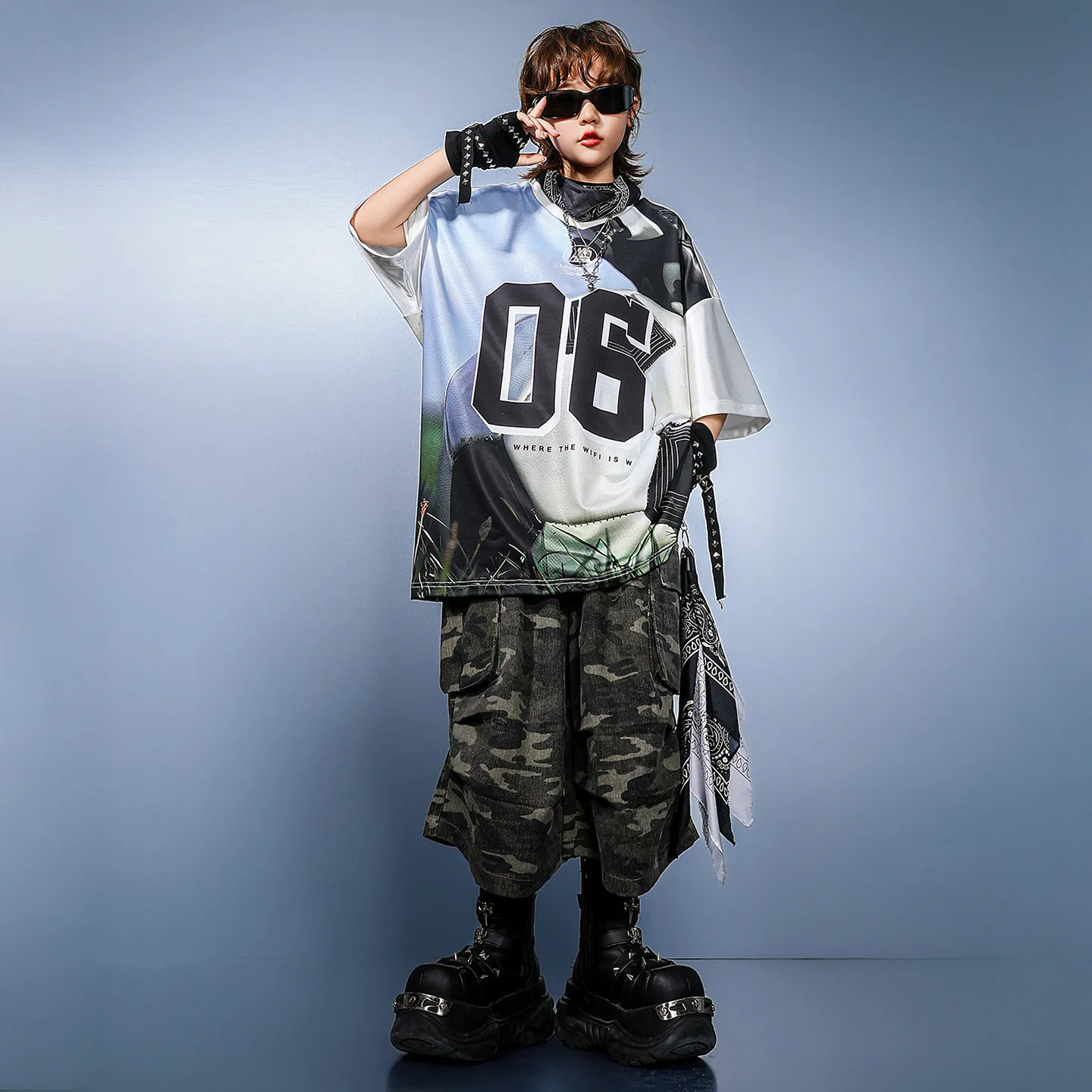 

Kid Kpop Hip Hop Clothing White Soccer Jersey T Shirt Camo Casual Cargo Shorts Middle Pants for Girl Boy Dance Costumes Clothes