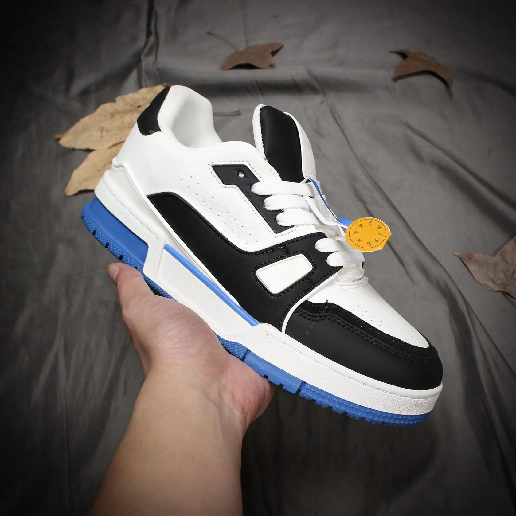 Vintage Canvas Men Women Board Shoes Classic Flat Skate Sneakers Breathable Upper Lightweight Casual Footwear Anti Slip Sole Couple Shoes for School Shopping Street Style All Season Wear