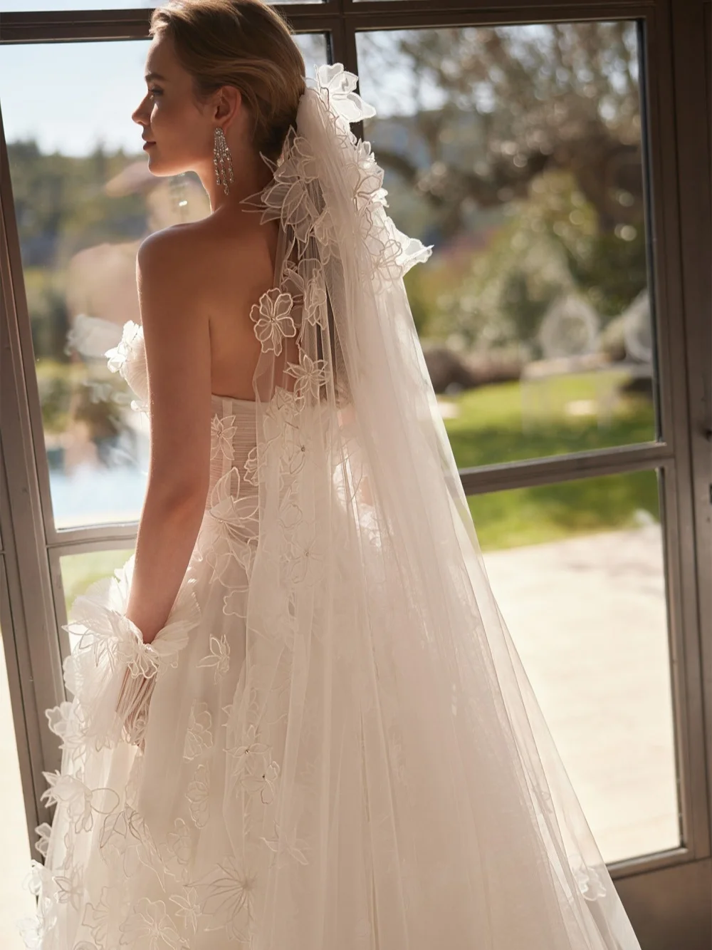 Luxury Ivory 3D Floral Wedding Dress Elegant Strapless A-line Long Bridal Gown Customized Stunning Elegant Dresses For Bride