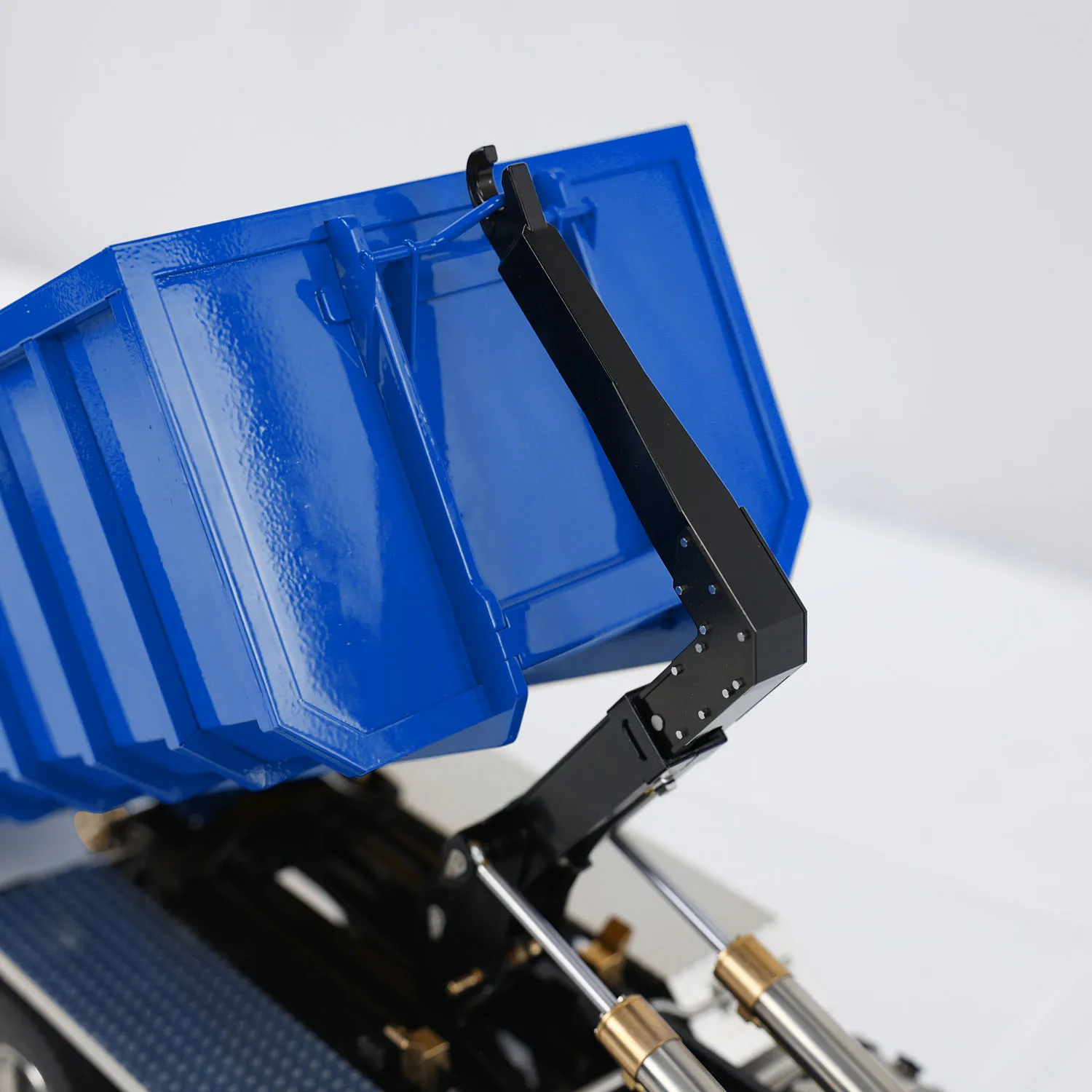 

1:14 8x8 RC Гидравлический самосвал Автомобиль Металлический роликовый полный самосвал Высокий ведро Звук Свет Готовая игрушка Самосвал Модель автомобиля TH23920