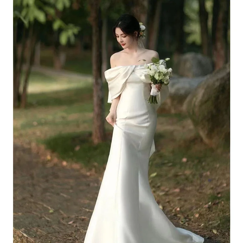 Satin Weißes Hochzeitskleid Meerjungfrau Herzförmiger Ausschnitt Falten Elegant Schulterfrei Maßgeschneiderte Brautkleider Vestidos De Novias