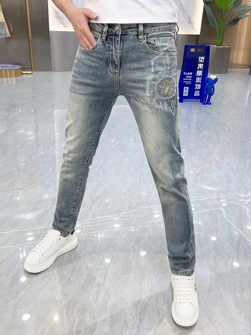 

Faionable Slim Fit Printed Jeans Men's Summer High End Waed Diamond Embellied Long Pants Youth Trendy Straight Leg Jeans