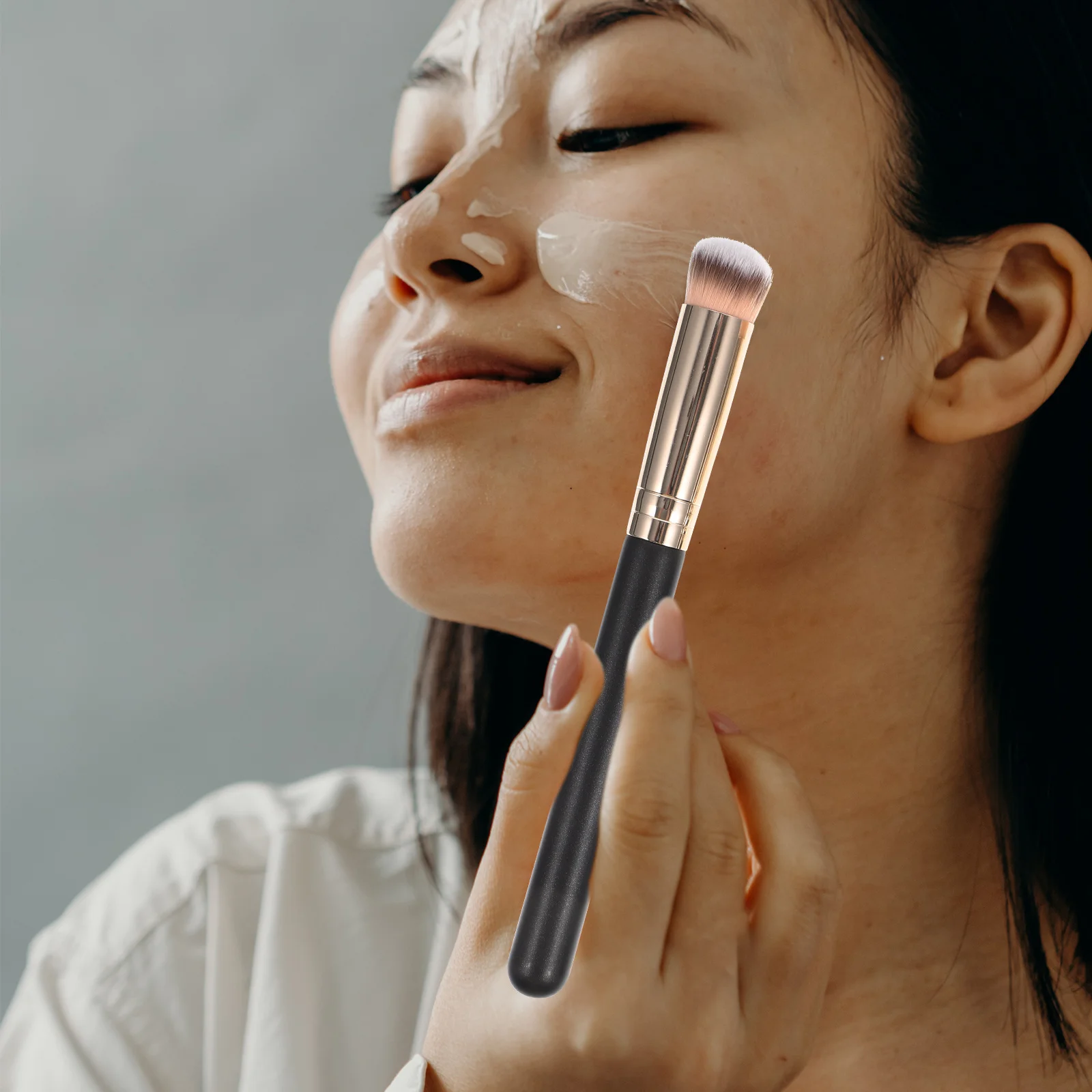 

4Pcs Concealer Wooden H Long Lasting Makeup Brush Touch Makeup Tools Travel Size Portable Practical