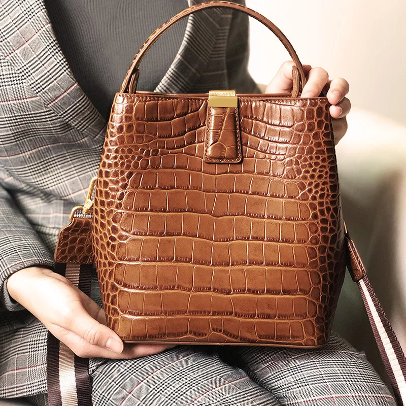 Leather women 2024 new first layer leather crocodile pattern bucket bag  hand-held single shoulder bag 0120