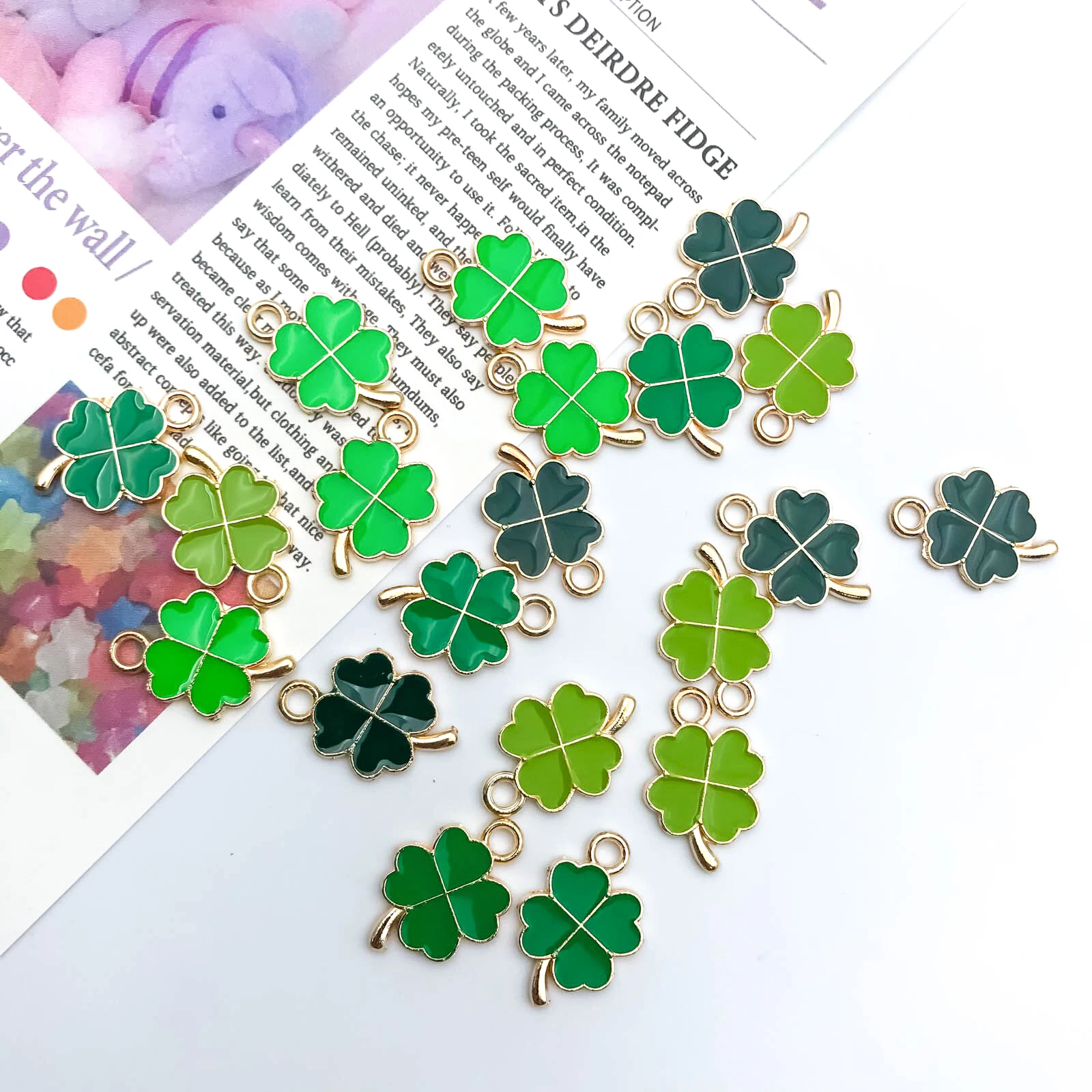 Randomly Mix 20pcs/Set Drip Oil Green Four-leaf Clover Shaped Charms Pendants for DIY Necklace Bracelet Earrings Jewelry Making