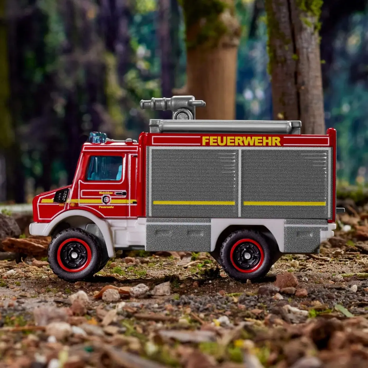 Matchbox CREATIONS UNIMOG FIRE TRUCK 1/64 Metal Die-cast Model Collection Toy Vehicles
