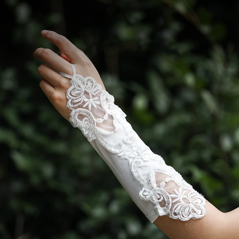 Wholesale Women Lace Bridal Gloves White Pearls Satin Fingerless Embroidered Female Gloves For Party Wedding Accessories