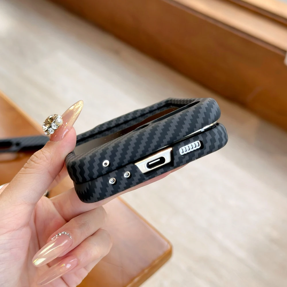 เคส PC แบบแข็งลายคาร์บอนไฟเบอร์สำหรับ Samsung Galaxy Z flip 6 5 4 3ห่วงนิ้วโลหะไนลอนเคสโทรศัพท์เชื่อมต่อสายรัด