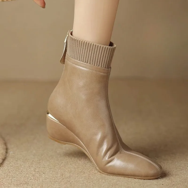 

Manufacturers direct sales of short boots 2025 autumn and winter with velvet soft bottom middle-aged mother flat women's shoes