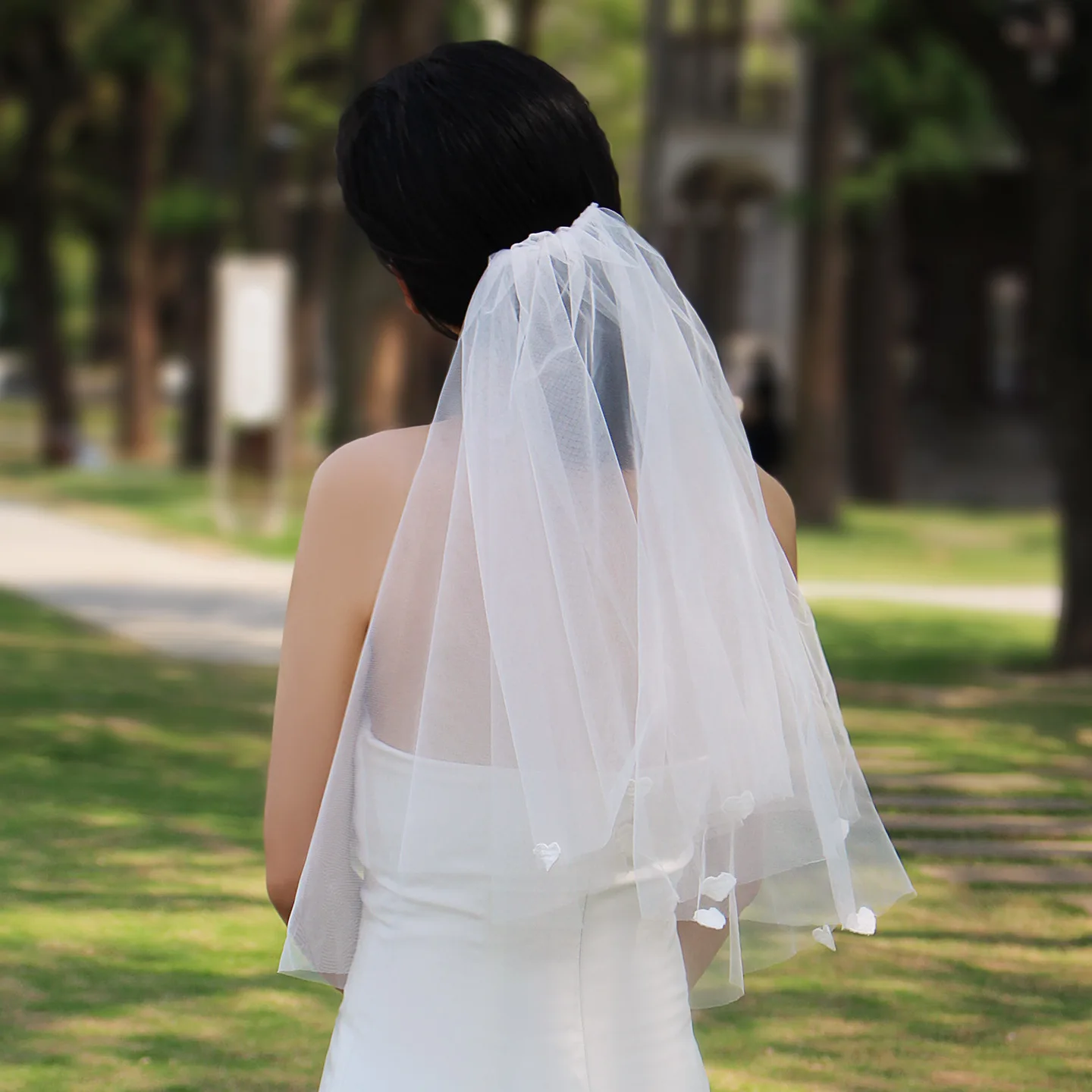 

Short Wedding Veil Summer Bridal Gloves Tulle with Heart Shape Applique Wedding Veils with Comb