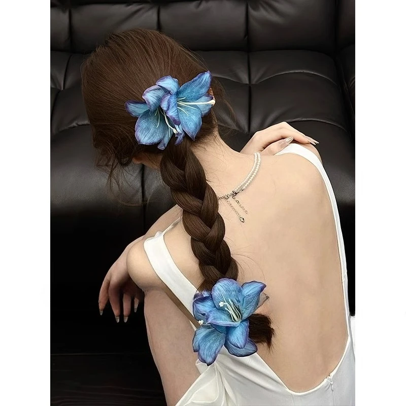 

Blue Lily Flower Grab Clip Super Fairy Beautiful Disc Hair Photo Hair Accessories