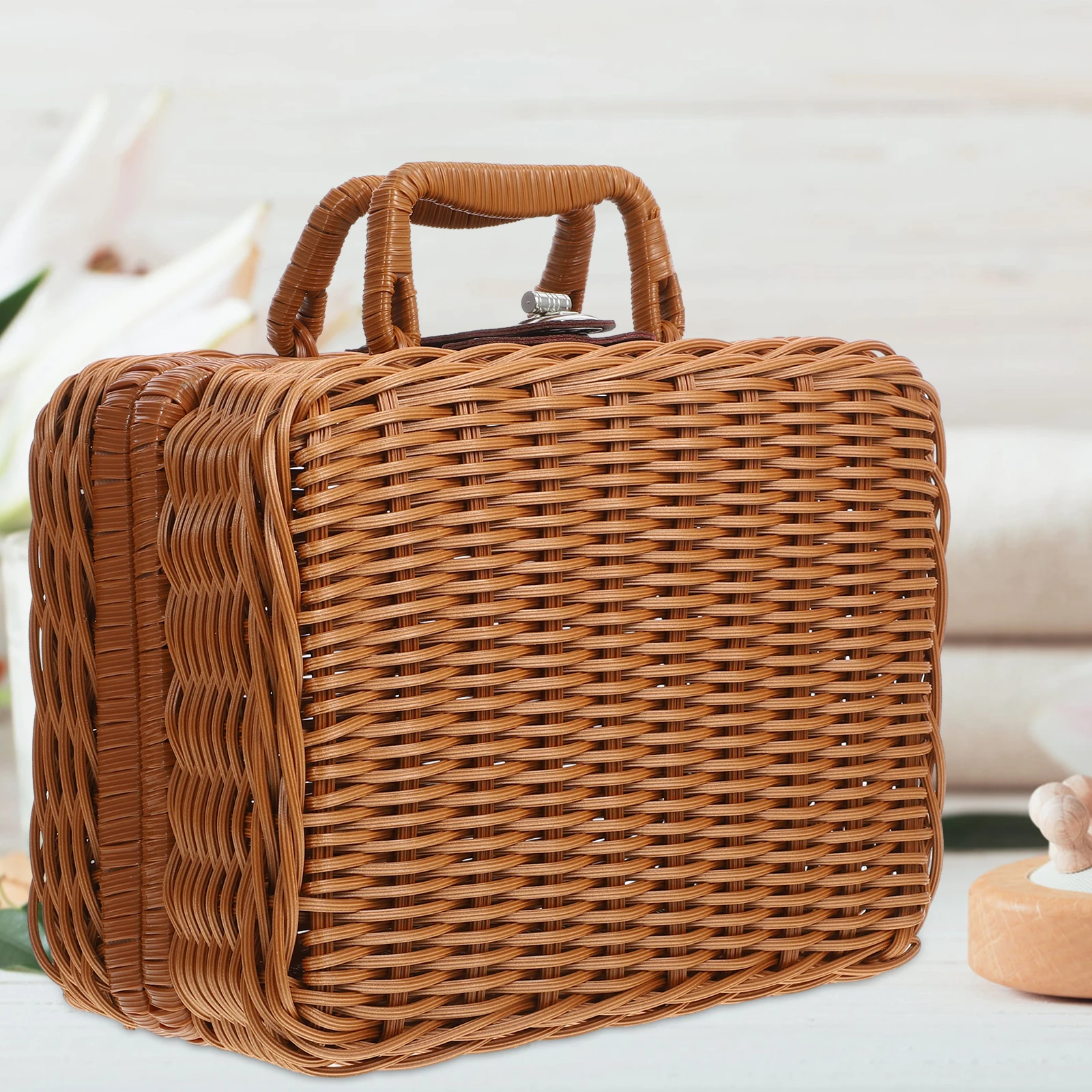 

Vintage Woven Picnic Basket Storage Case Handles PP PE Material Wedding Photography Decorative Box Home Office Storage Baskets
