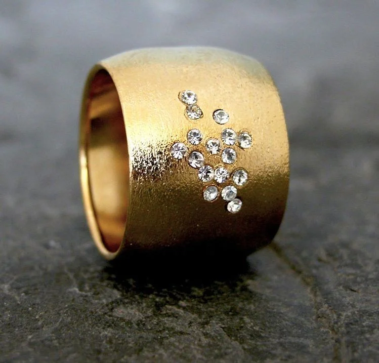A minimalist micro-set star-shaped artificial gemstone copper jewelry ring for women, suitable for daily casual wear.