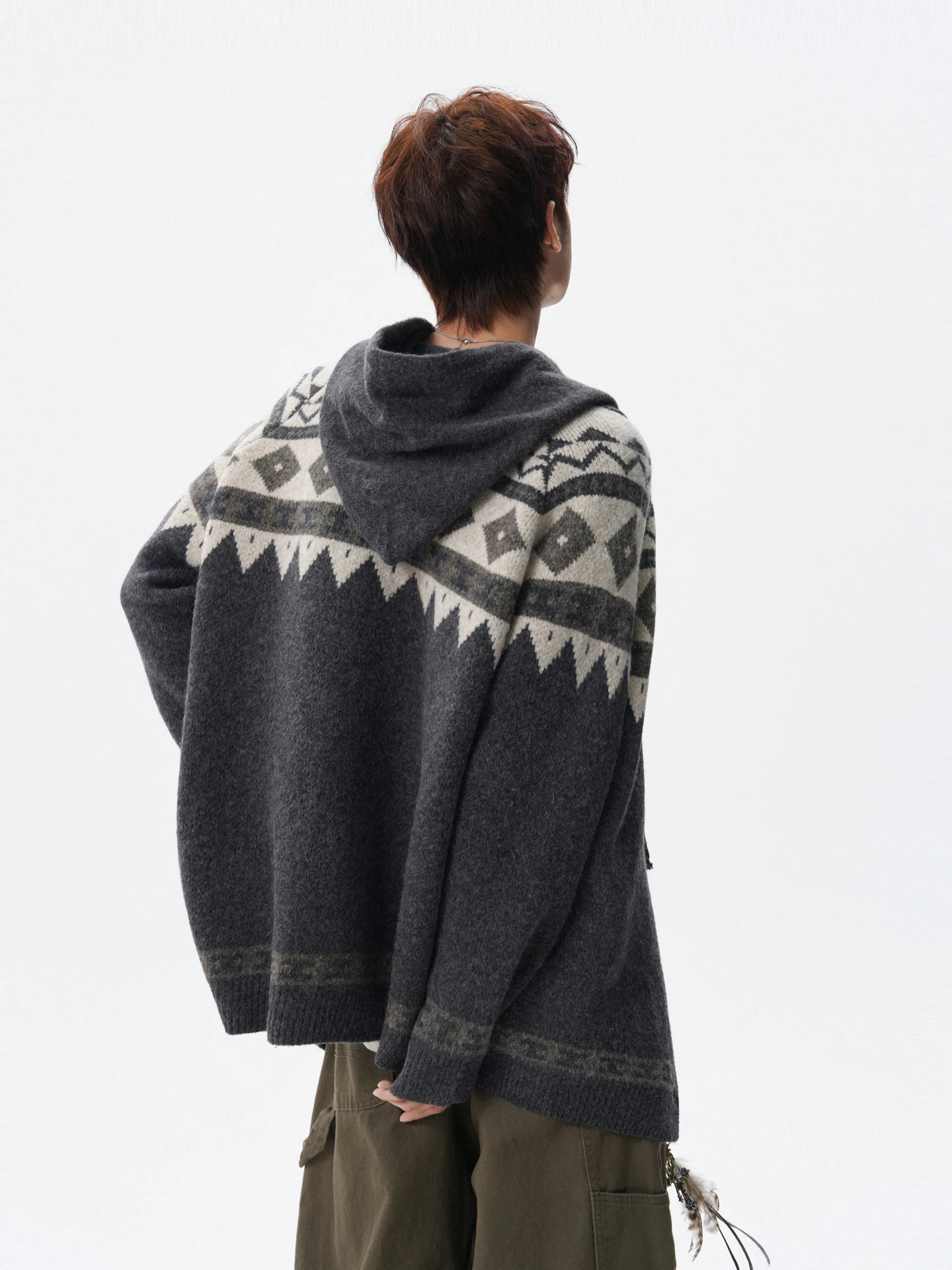 2025 Autumn and Winter New Hot Sale Men's Retro Jacquard Loose Casual Daily Gray Horn Button Hooded Knitted Cardigan