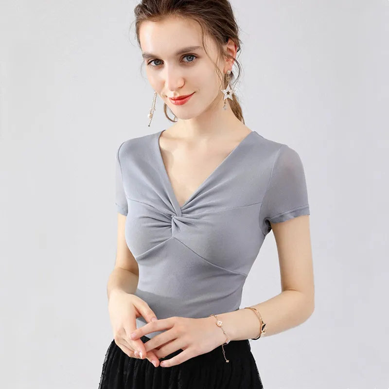 

Женская летняя футболка с коротким рукавом и глубоким V-образным вырезом