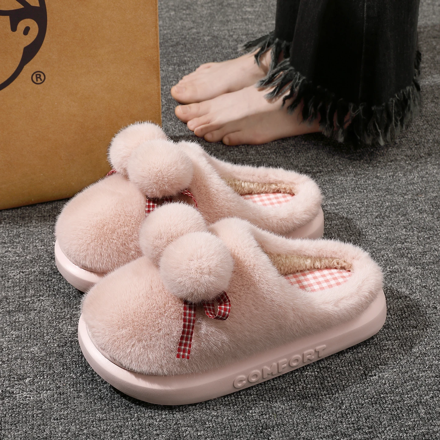 Niedliche Pom-Pom-Warme-Plüsch-Hausschuhe für Damen, Winter, dicke Sohle, Indoor-Hausschuhe, flauschiges Kunstfell, rutschfeste Baumwoll-Slipper für das Schlafzimmer. – Detail 16