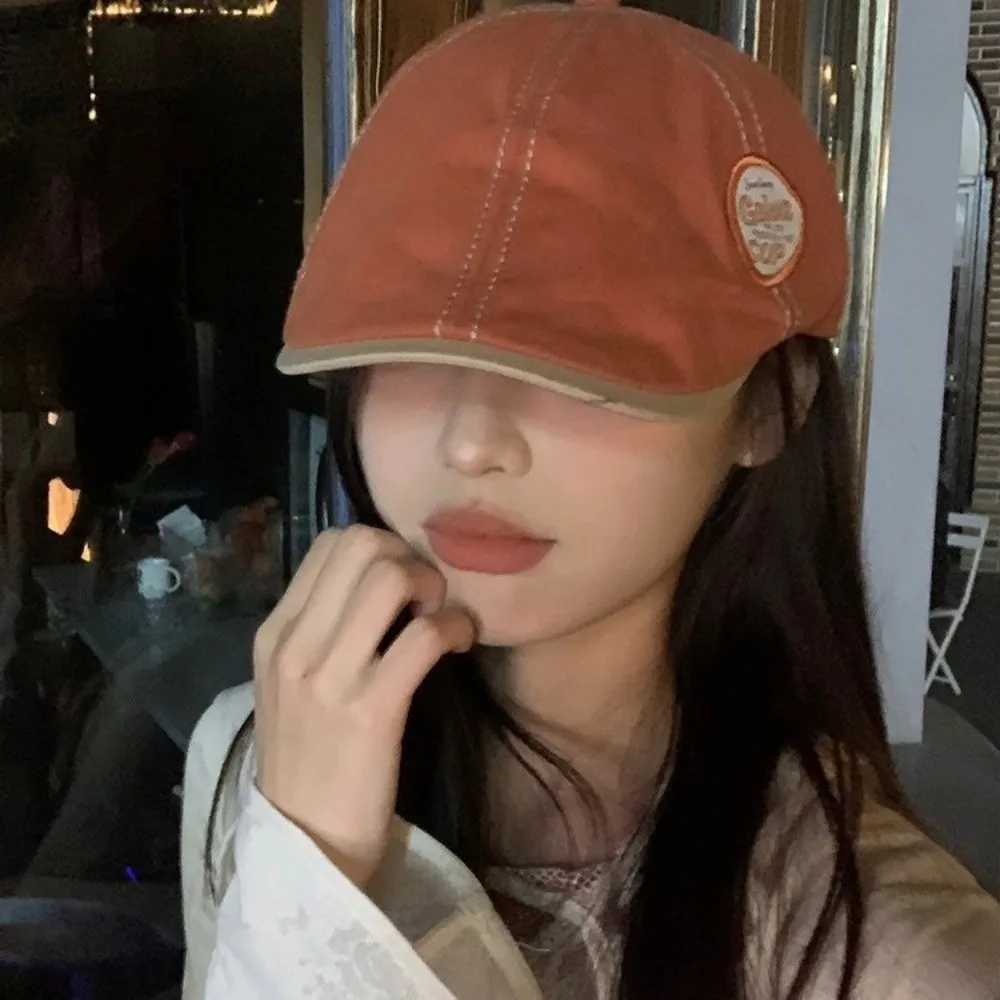 أزياء خمر موزع الصحف قبعة مسطحة التطريز Y2k الرجعية الفنان قبعة النمط الياباني المرقعة الرسام قبعة للجنسين