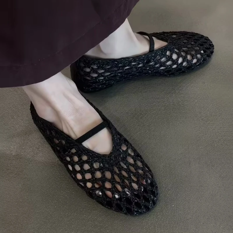 2026 Summer New Solid Color Simple Outdoor Casual Versatile Commuting Flat Shoes Women's Mesh Hollow Breathable Low-top Shoes