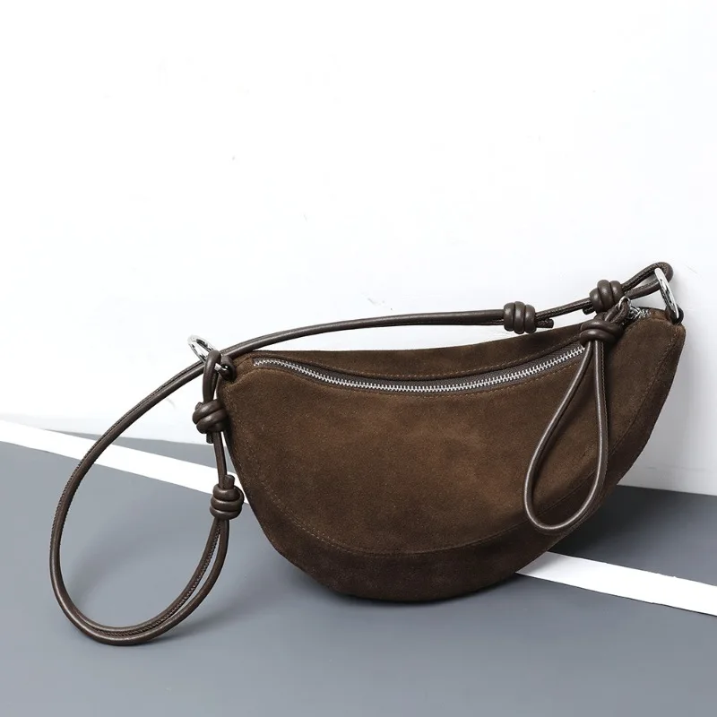 

Сумка через плечо из овчины — это роскошная нишевая сумка-полумесяц большой вместимости для женщин, сумка через плечо из коровьей кожи.