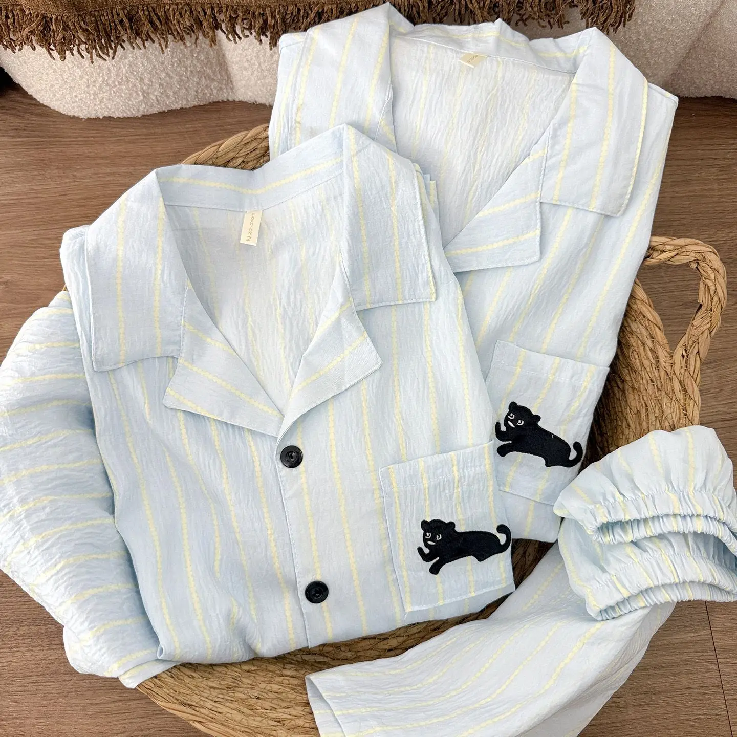 F231cat short sleeves