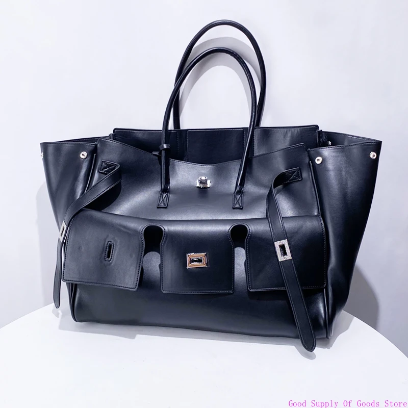 

Large Capacity Tote Bags For Women Luxury Designer Handbags And Purses 2025 New In Vintage Moto & Bike Lock Decoration Shoulder