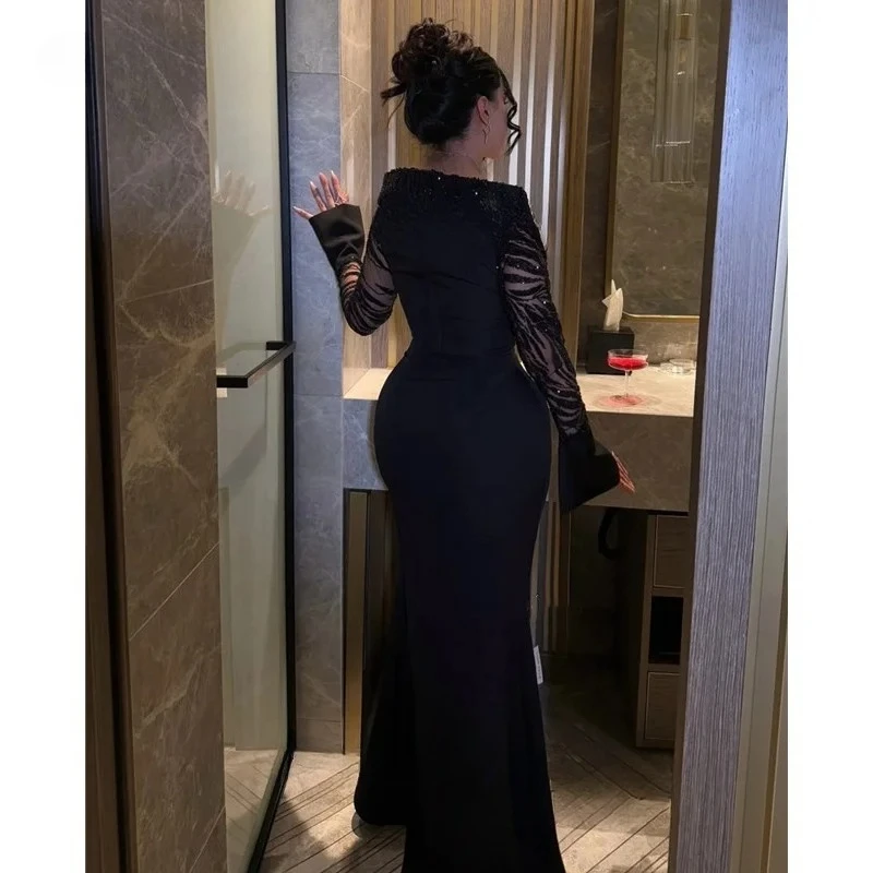 Vestidos de fiesta de satén de sirena negros modernos Vestidos de fiesta de lentejuelas con cuentas brillantes plisados sin tirantes sexy Mangas largas 2025 Personalizado