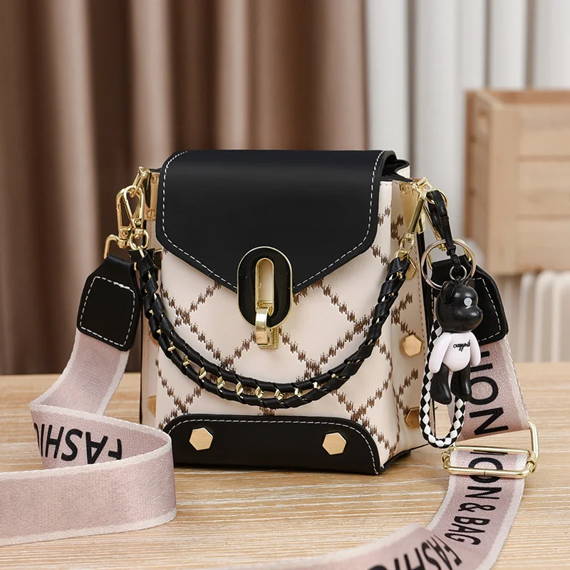 

Woman Shoulder Bag Crossbody White Handbag New Female Composite Y2k Clutche Casual Retro Style Lattice Pattern Party Purses