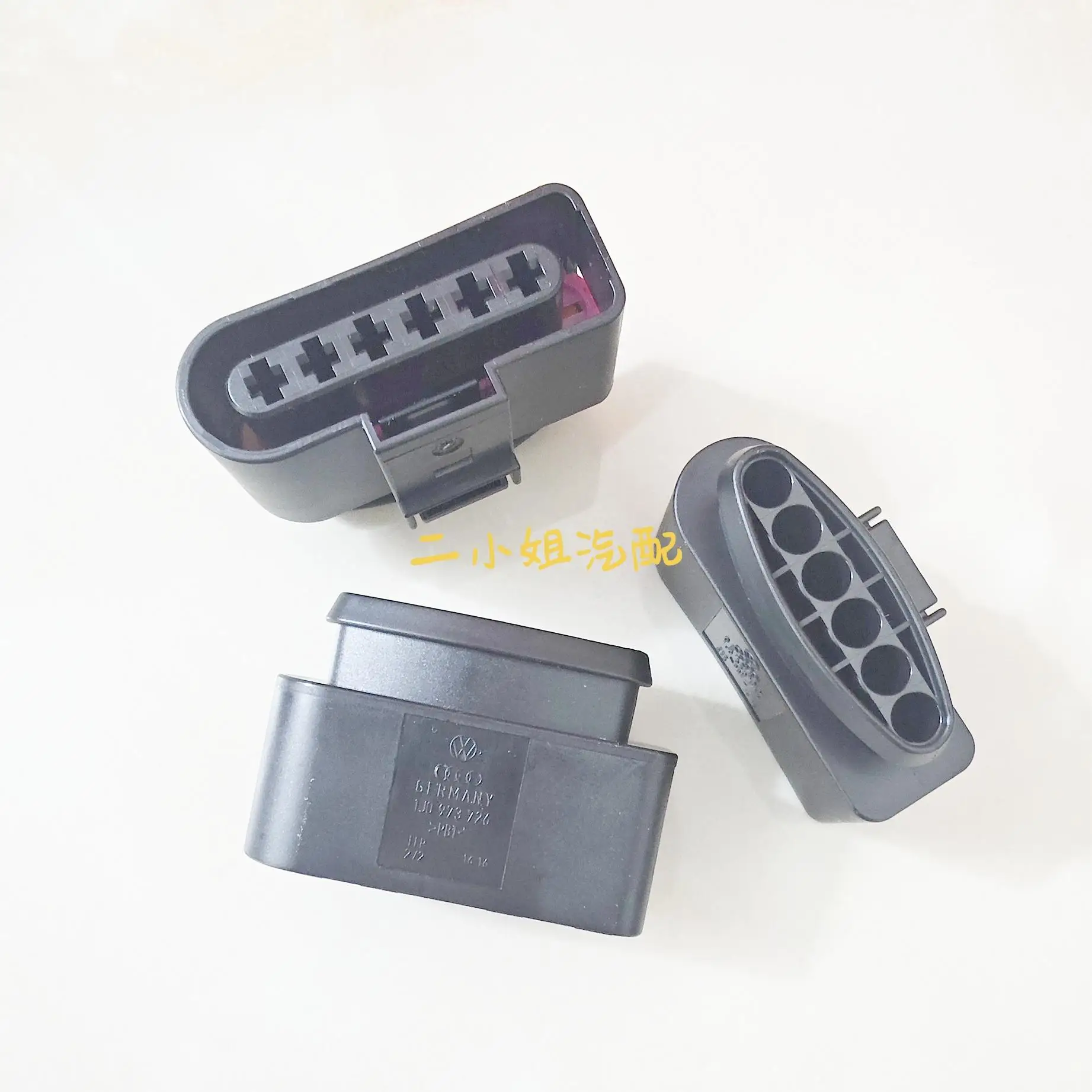 DJ7065B-3.5-11/21 Suitable for VW V olkswagen A udi Beetle A udi Car Plug 1J0973726