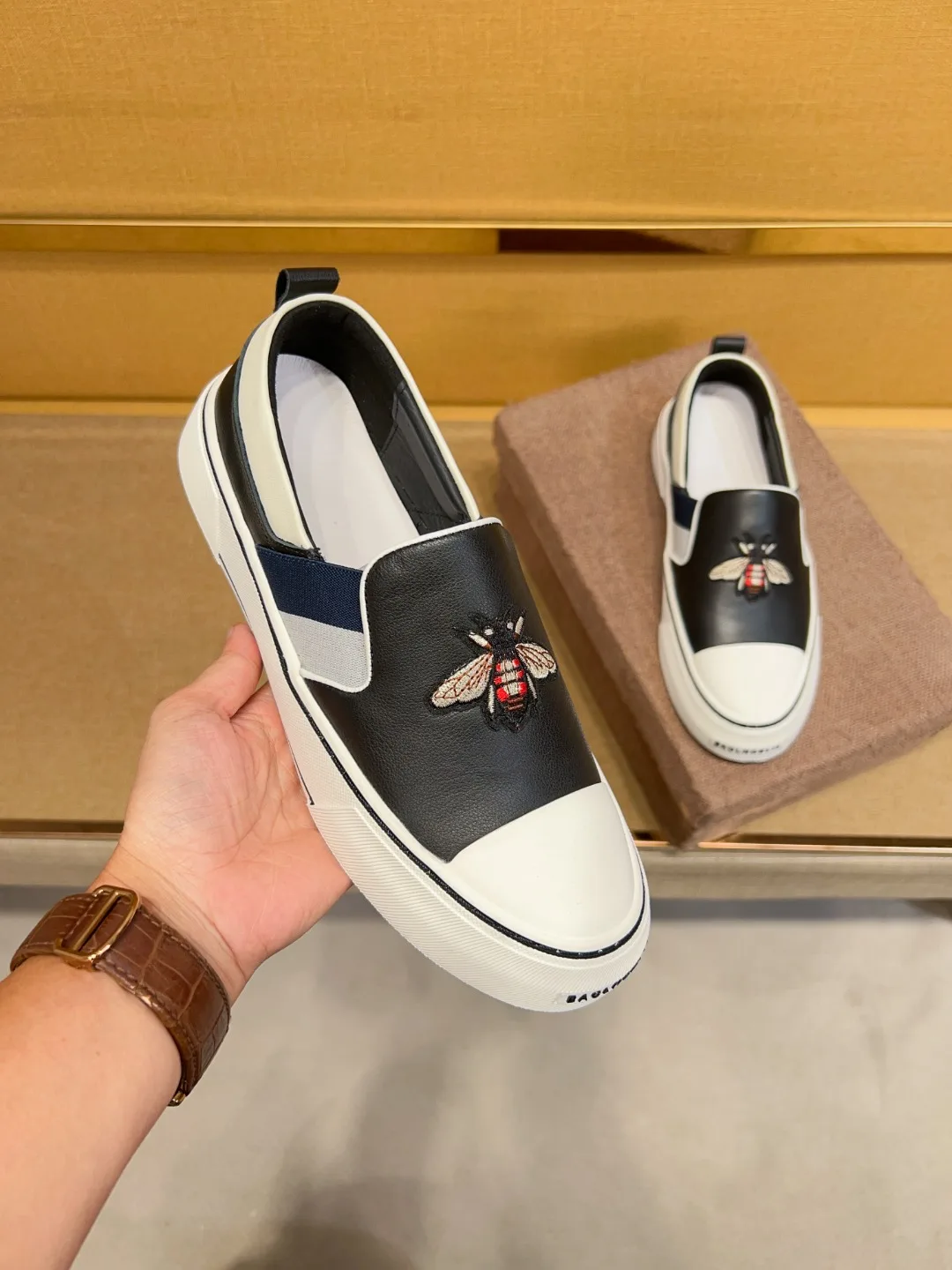 

Men's genuine leather casual shoes, comfortable and breathable, slip-on style, high-quality outdoor sports shoes