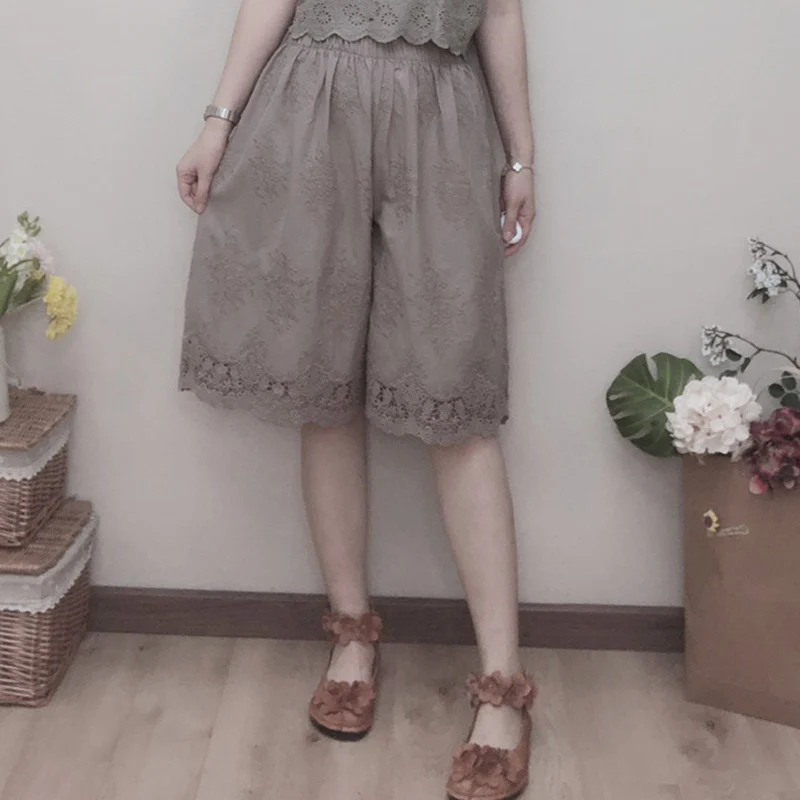 New Mori Girl Retro Sweet Cotton Embroidery Loose Pants Women Clothing Elastic Waist Hollow Kawaii Knee Length White Pants Z032
