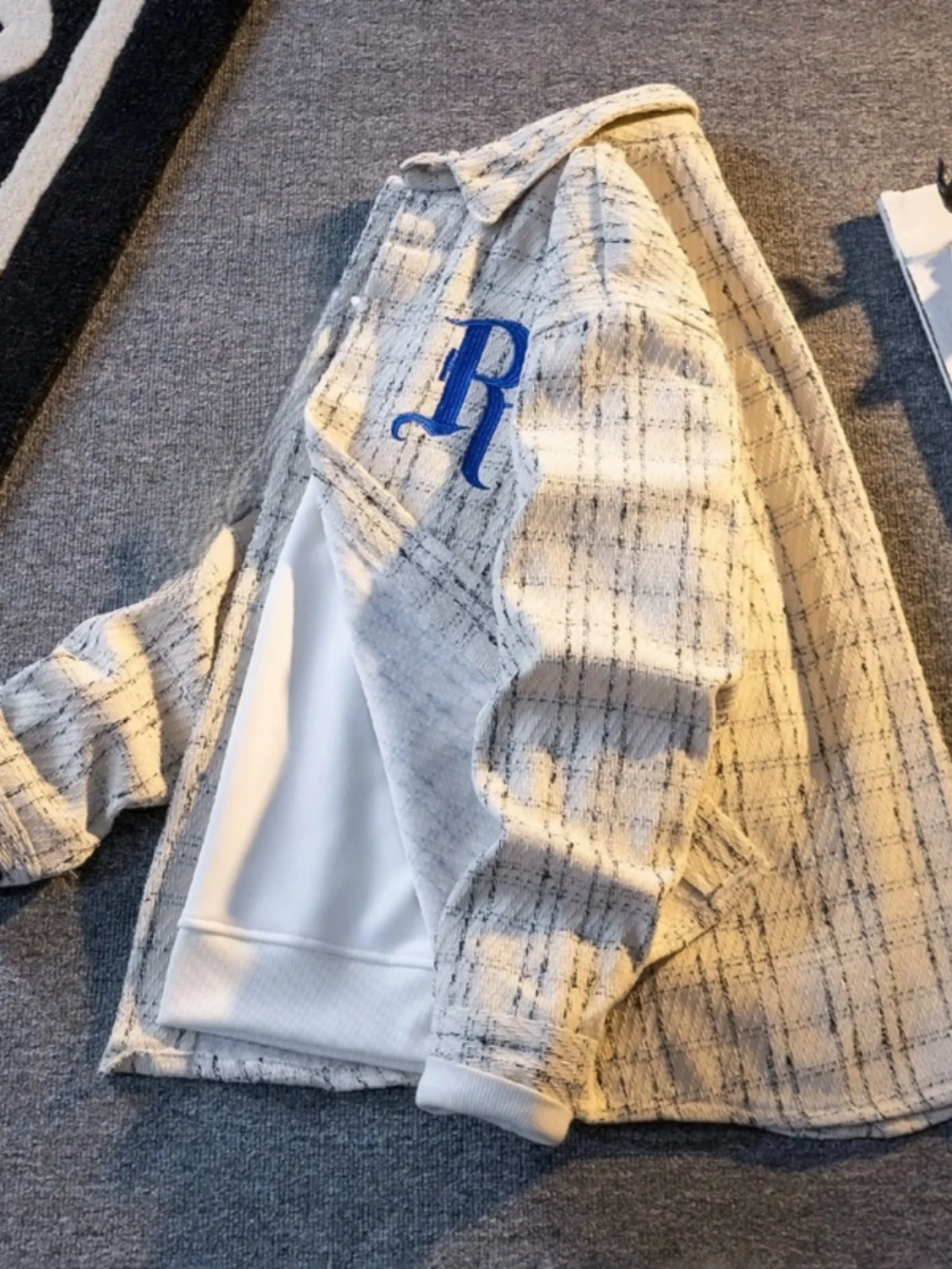 

American High Street Embroidered Plaid irt Men's Casual Loose Fit Autumn Outerwear Youth Faion ort Sve Long Collar