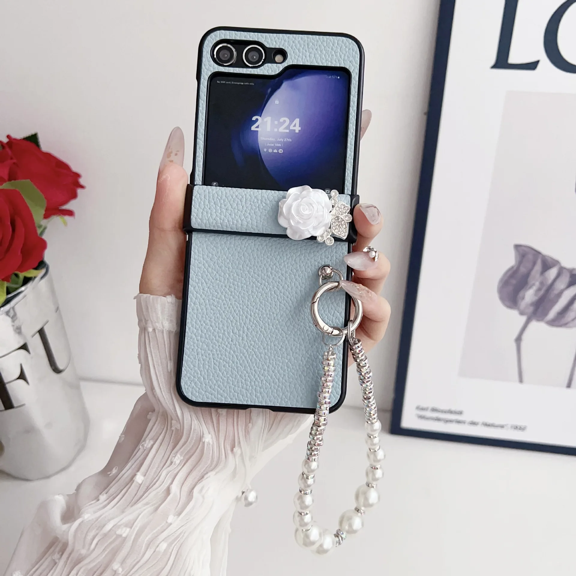 

White Flower Phone Case for Samsung Galaxy Z Flip 7 6 5 4 Protective Back Cover for ZFlip5 ZFlip6 ZFlip7 Case Shell