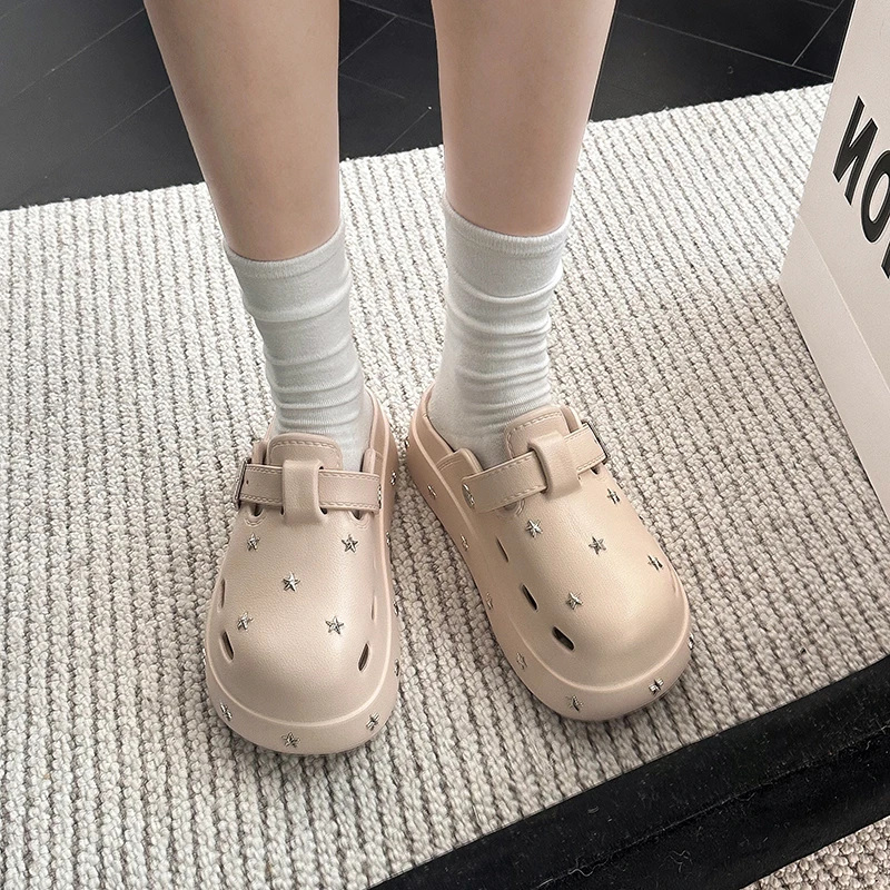 Sommerliche Damen-Plateau-Mules mit Sternen-Nieten und geschlossener Zehenpartie – Rutschfeste Freizeitschuhe für den Innen- und Außenbereich, Alltag, Strand und Urlaub – Detail 5