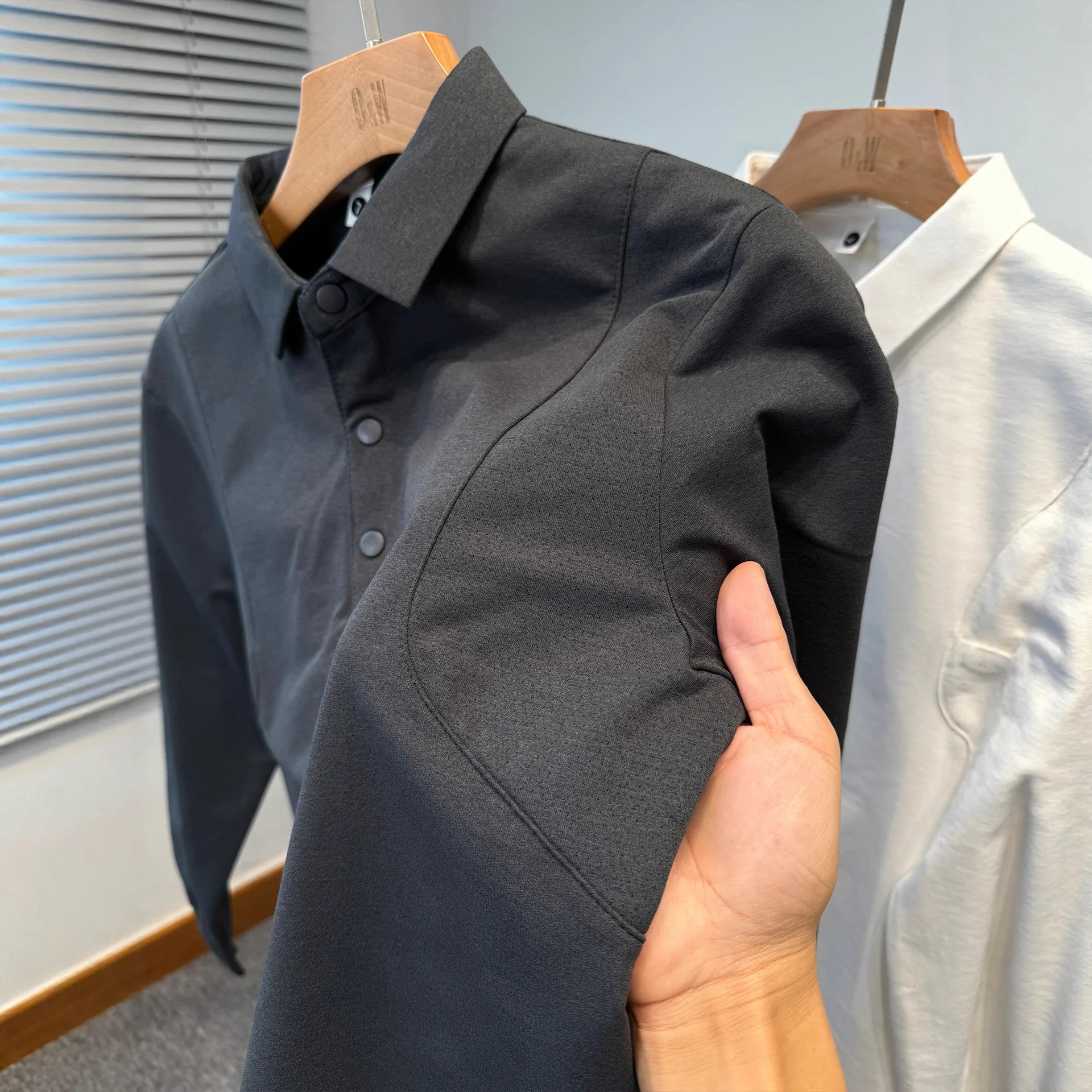 

Мужская рубашка-поло с контрастной отделкой — оливково-зеленый (белый/хаки/черный/серый) M-4XL, осенний повседневный стиль ​ ​ Быстросохнущая спортивная футболка