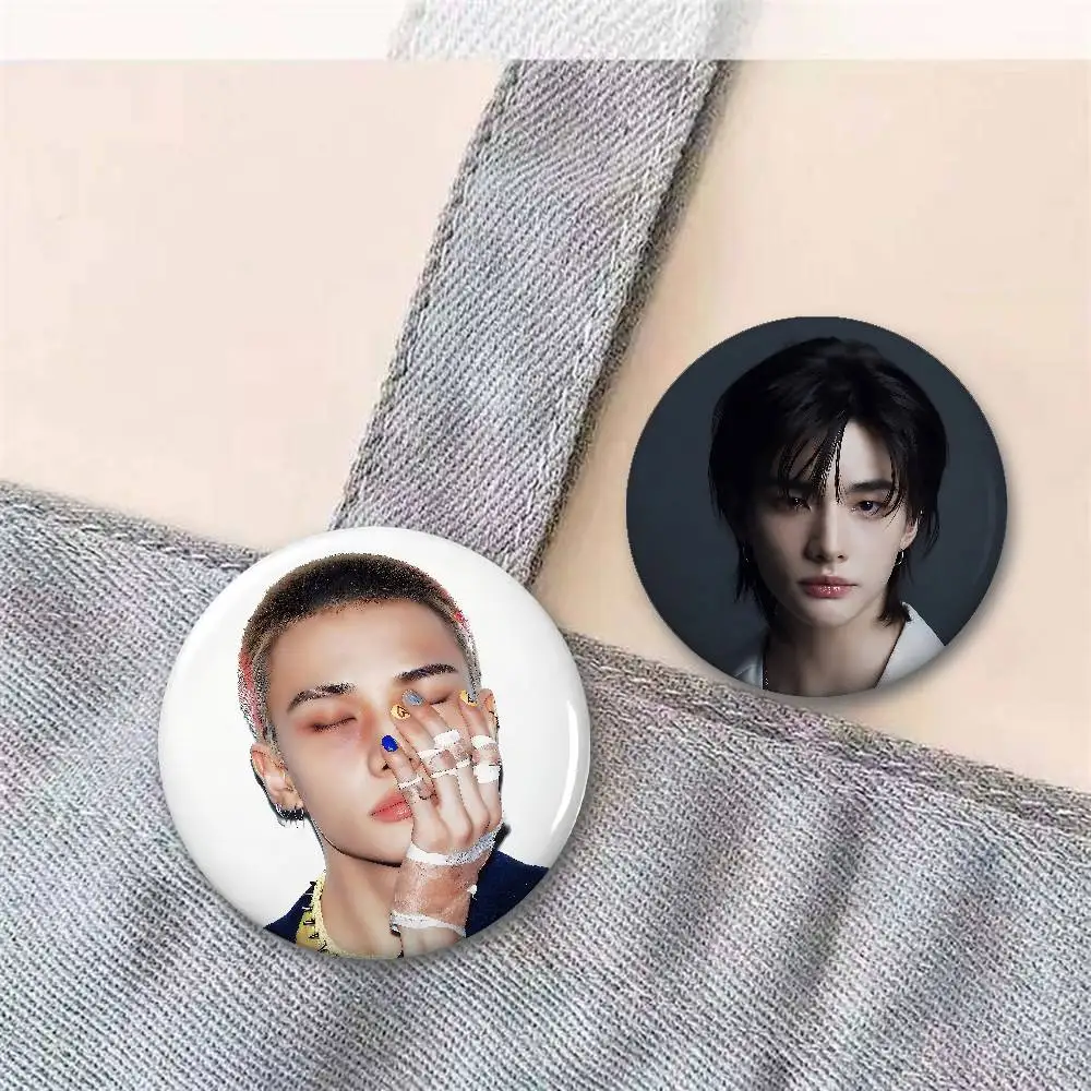 Korean Idol H-Hwang-H-Hyunjin-s Badges Creative Tinplate Button PinsBrooch Creative Quotes Badge Clothes Gift For Kids Friends