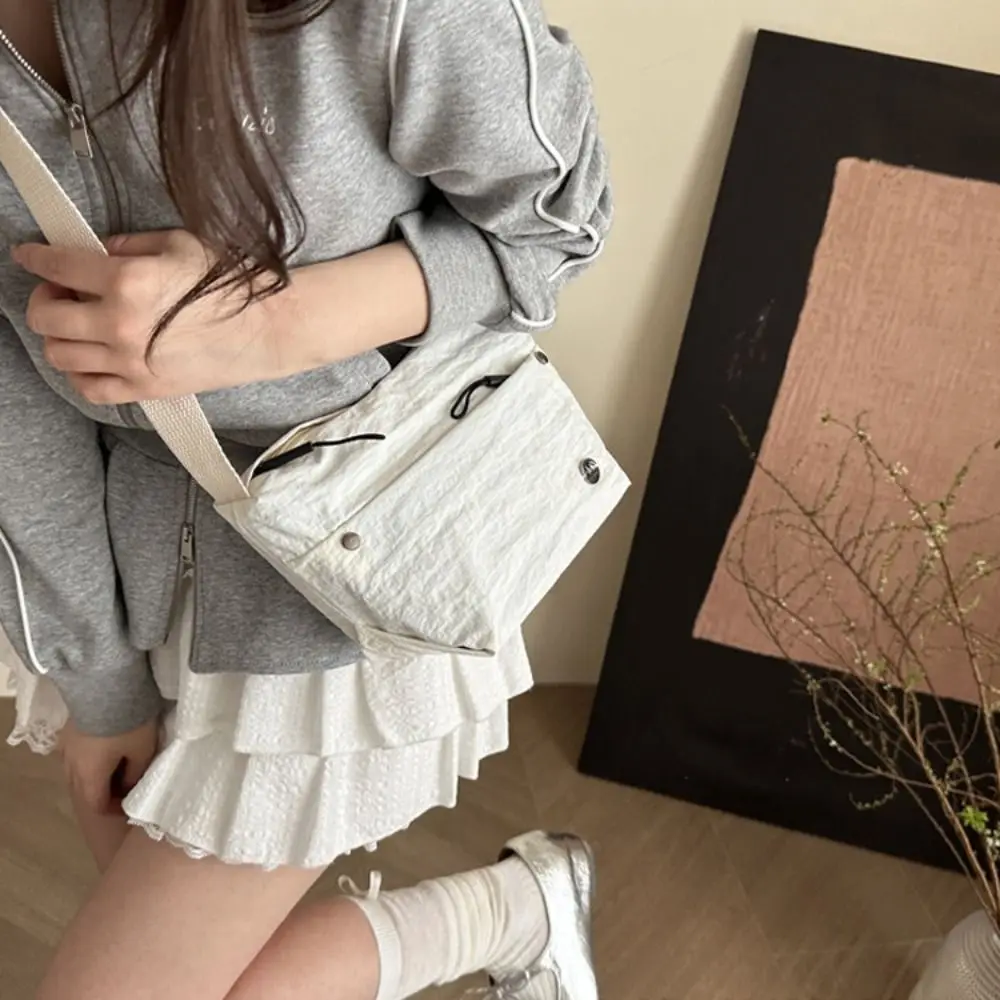 Ultra-Light Nylon Crossbody Bag Adjustable Wide Strap Zipper Closure Messenger Bag Large Capacity Single-Shoulder Bag