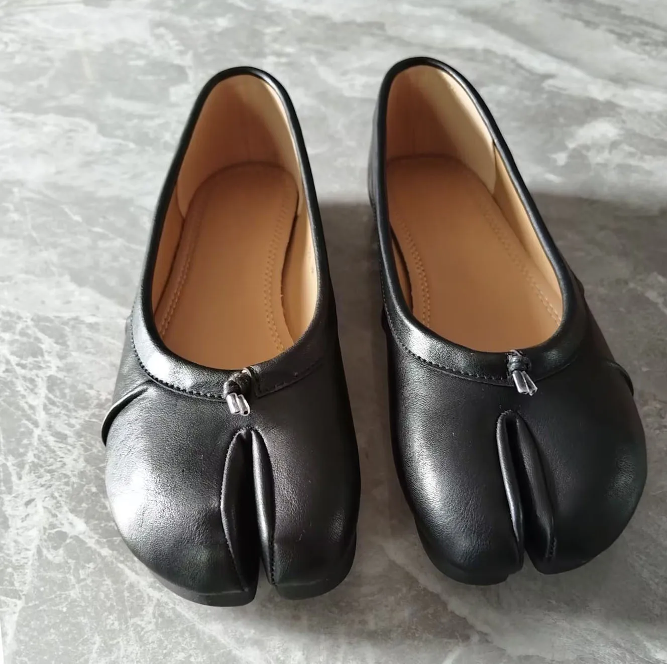Echte Leder Tabi-Toe Ballerinas für Damen mit chinesischem Knoten, weiche Slip-On-Flachschuhe zum Gehen – Detail 7