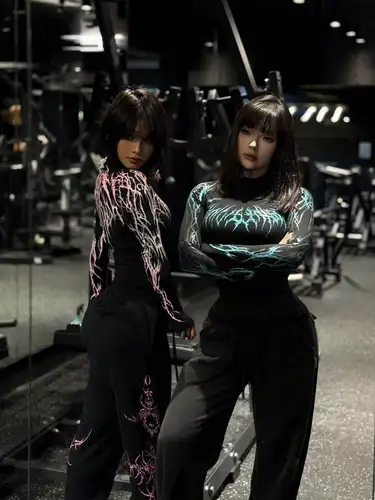 Imagen 2 del producto Camiseta de Manga Larga Estilo Gótico para Parejas, Ajustada, de Alta Elasticidad, Cuello Medio Alto, Secado Rápido y Transpirable