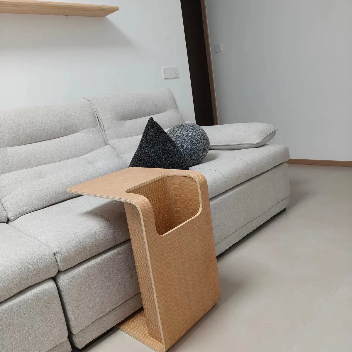 Oak C-Table review photo by Deane Hudson