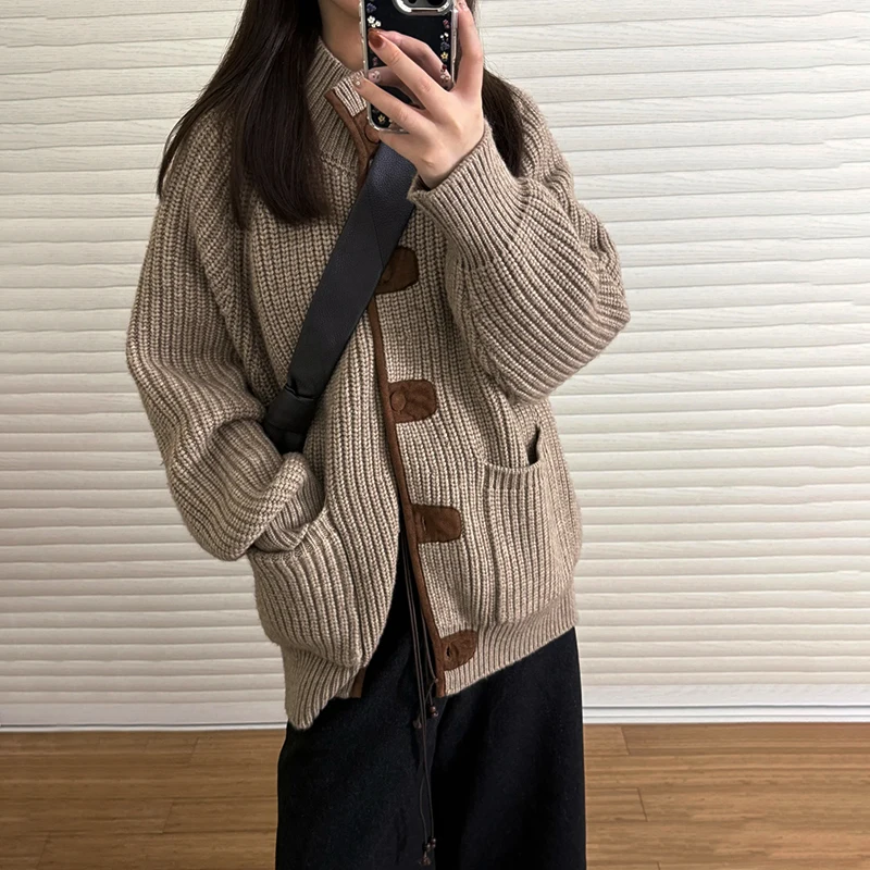 

Ретро-кардиган оверсайз с высоким воротником, контрастными цветовыми блоками, винтажным дизайном, длинными рукавами, мягкий на ощупь, женский.