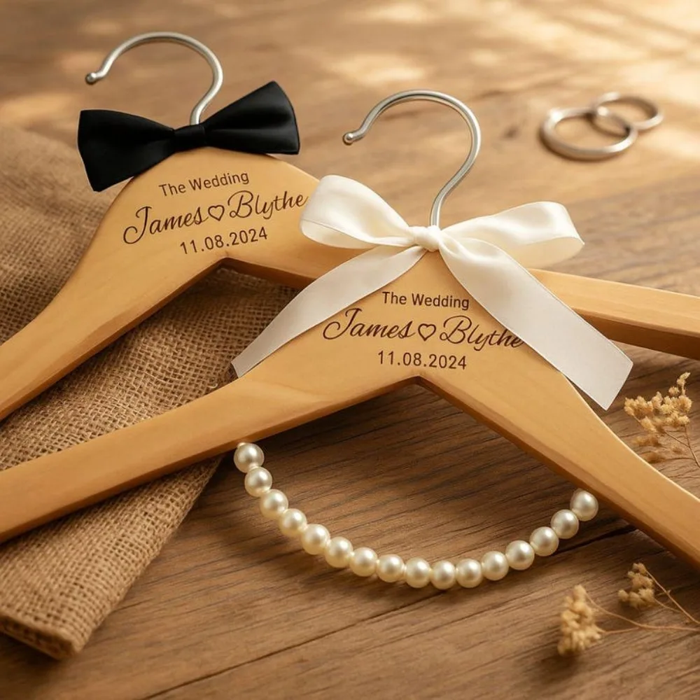 Cintre personnalisé gravé pour robe de marié, cintre en bois élégant pour les mariages, cadeaux de fête de mariée parfaits, souvenir de mariage