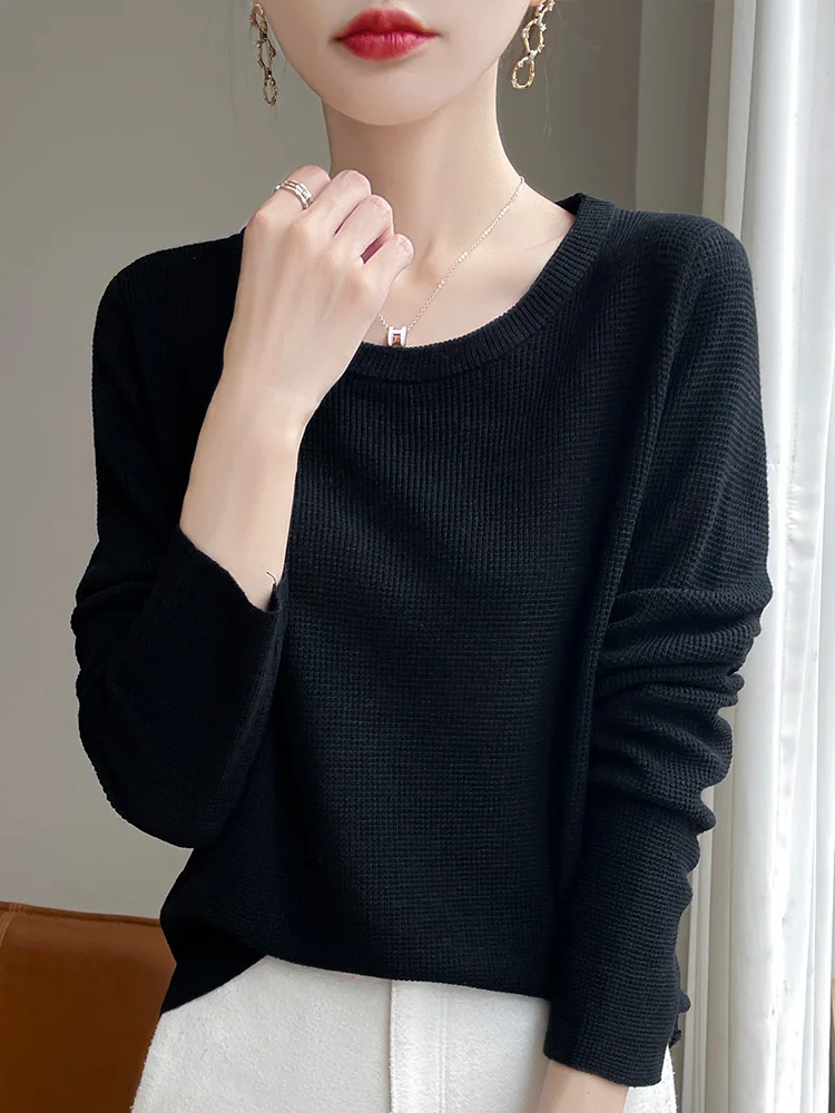 Spring 2025 Women's round Neck Knitted Sweater Loose Fit Wool Base Shirt White Inner Wear Slimming Top Pineapple Needle