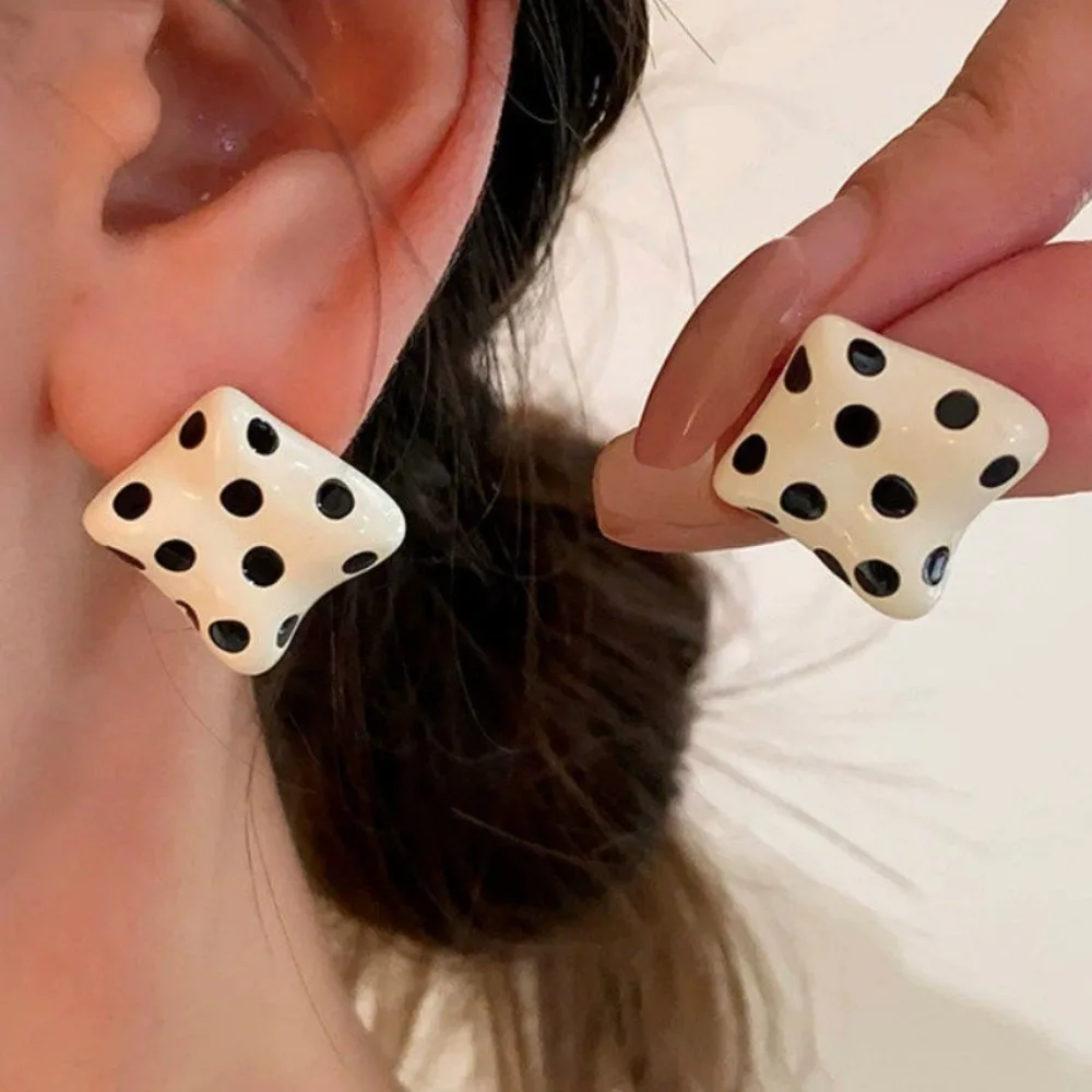Fashion Sweet White Cute Square Polka Dot Stud Earrings for Women Jewelry Simple Korean Style Temperament Party Jewelry Gifts