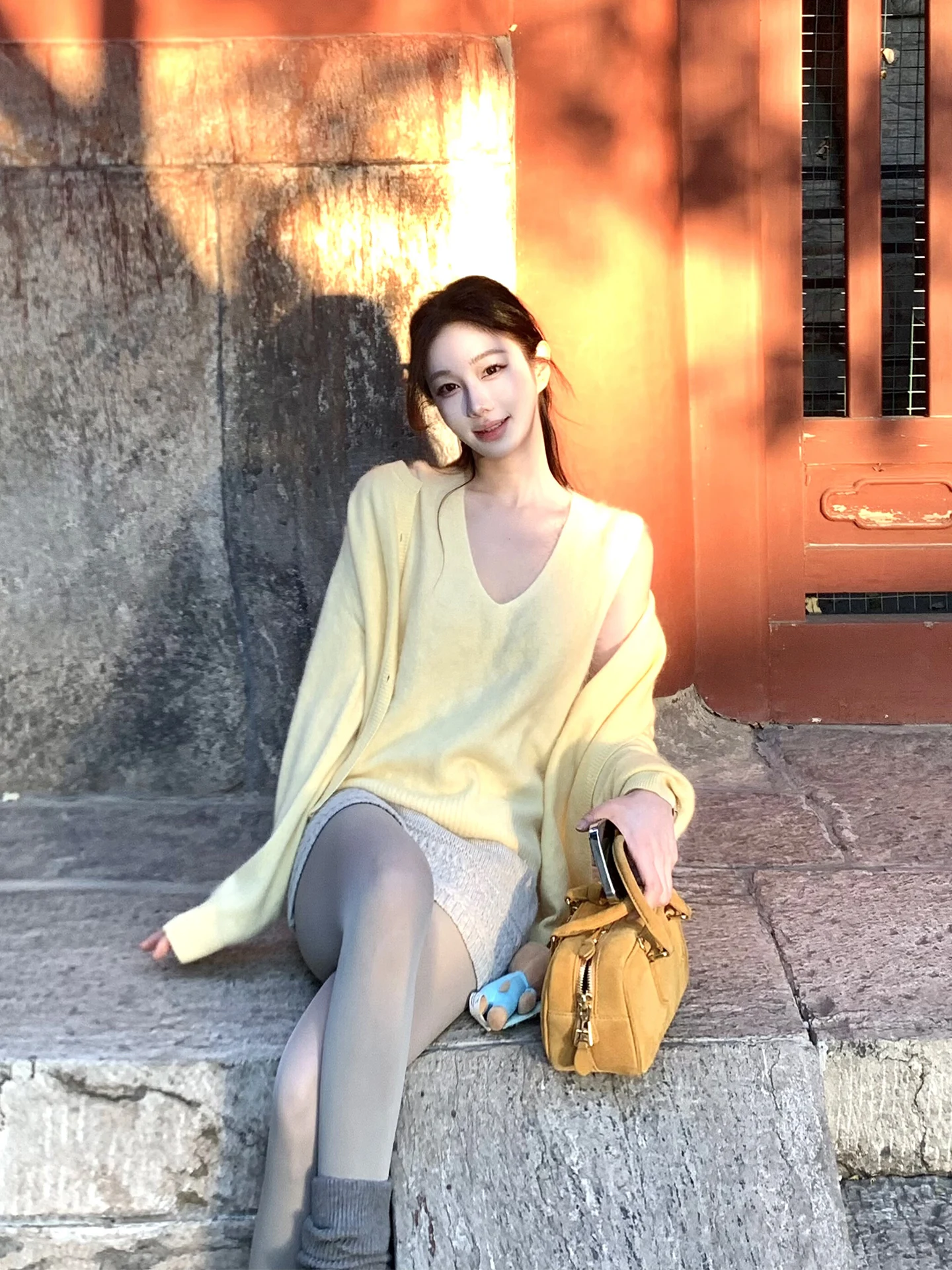 

Женский вязаный кардиган Amor White Goose Egg Yolk Fluffy Vest: теплый, мягкий, свободный крой, длинный рукав