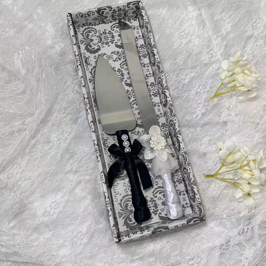 Stainless steel cake tableware, decorated with flowers and lace, wrapped in black and white - elegant wedding tools