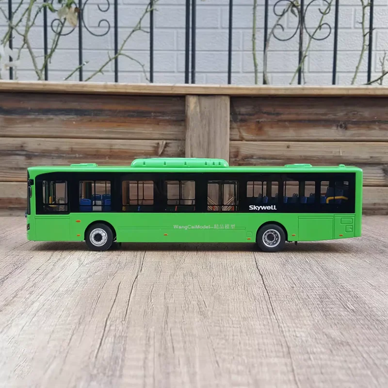

Diecast 1:42 Scale Nanjing NJL6126EV Bus Alloy Vehicle Model Finished Simulation Collection Decoration Gift Toys Static Display