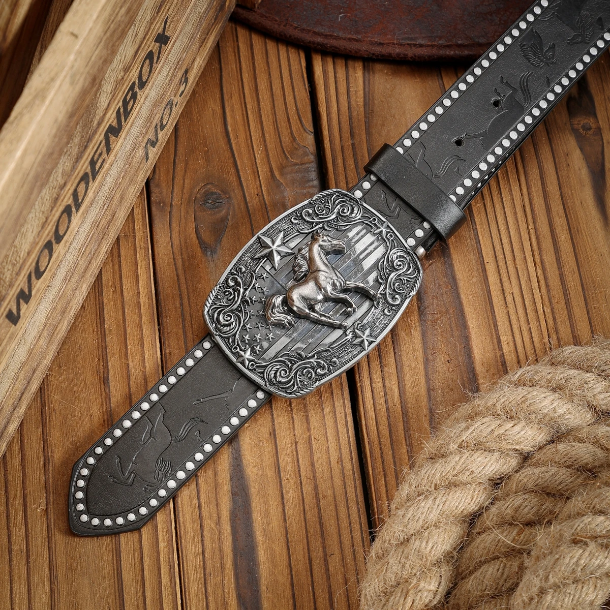 Ein PU-Gürtel im Western-Stil mit Schnallen, geeignet für Männer und Frauen, lässig und retro, perfekt für den täglichen Gebrauch. – Detail 10